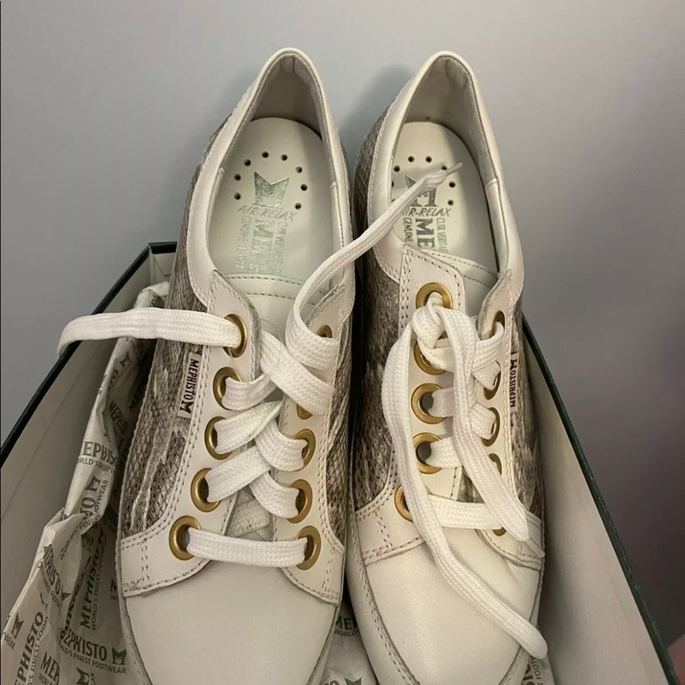 New Mephisto Bretta leather white with snake design comfort shoe, size 39, 8.5